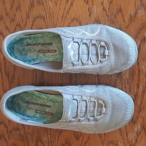 Skechers Air-cooled Memery Foam Women's size 9